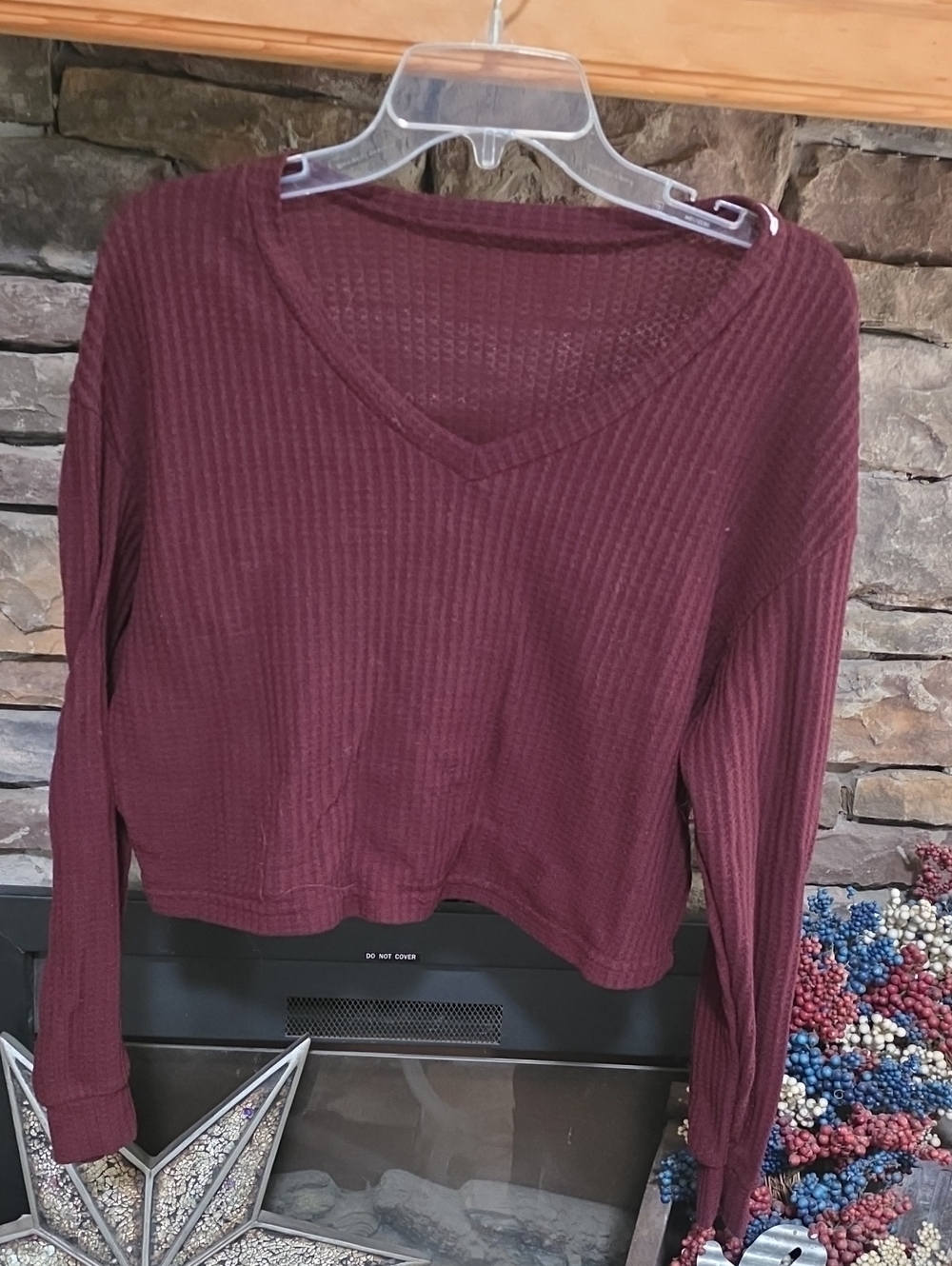 Women's V-Neck Ribbed Long-Sleeve Crop Top - Burgundy Sz M